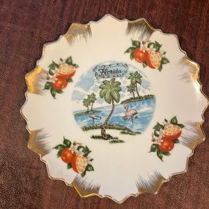 Vintage Florida souvenir plate. Gold trim, convenient hanging string.